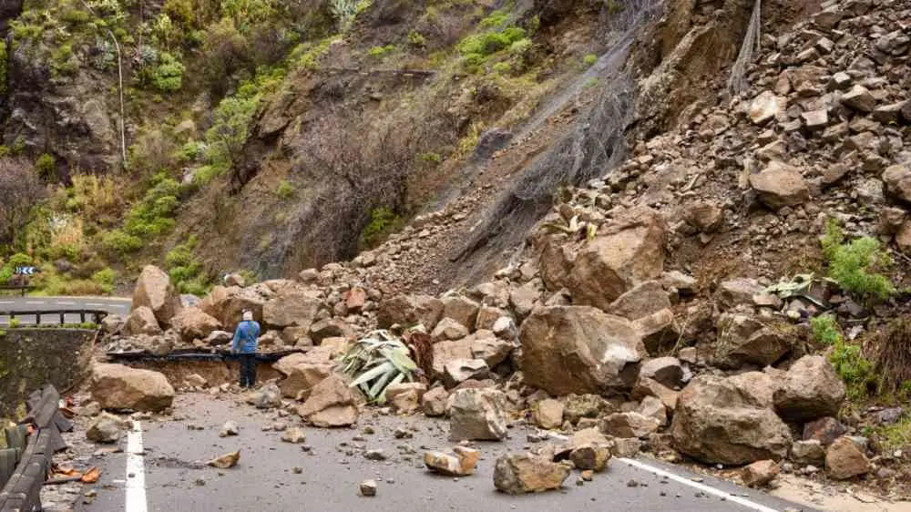 Rockfall_landslide_Tejeros-Spain.webp